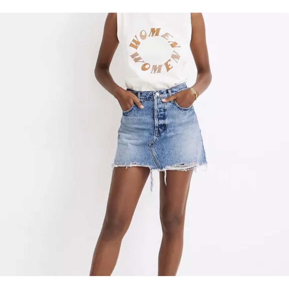 Madewell Distressed rigid denim jean Skirt size 31 AL371